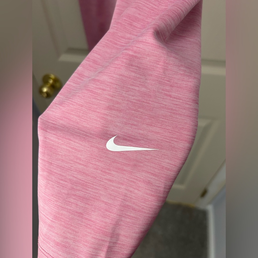 Nike pro Dry Fit cropped workout leggings.
